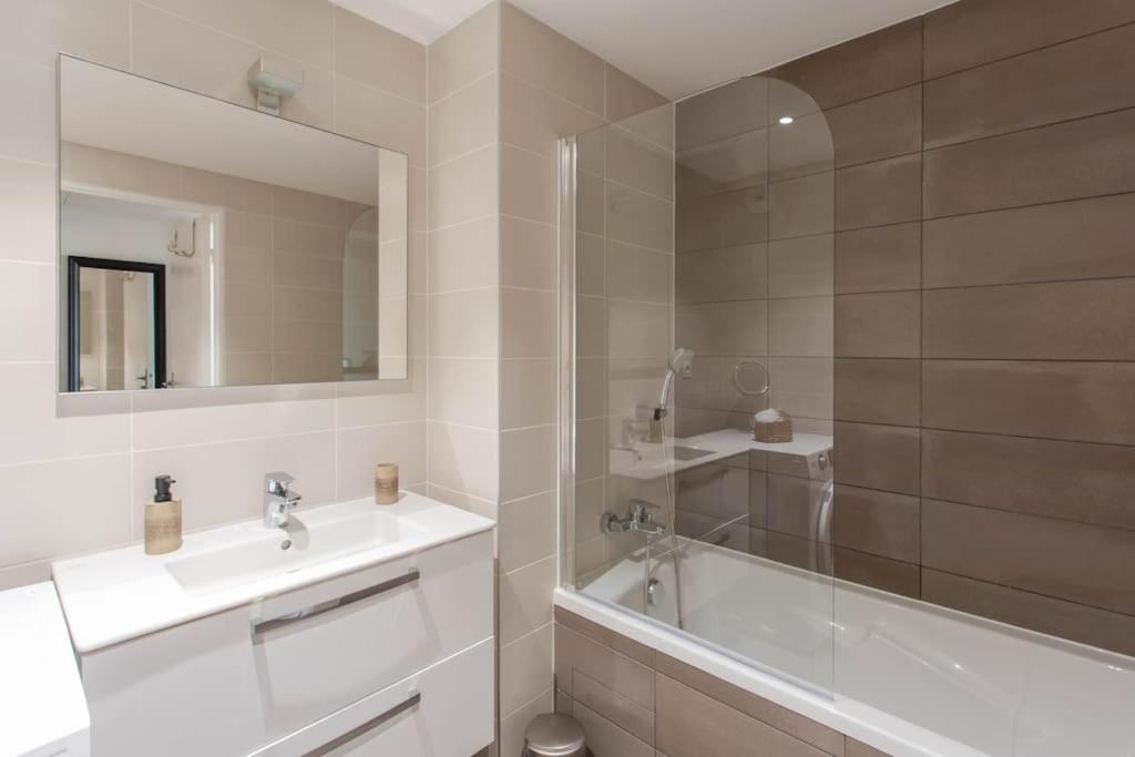 דירות אנטיב A7- 2 Bdr Sea & Mountain View - Ac, Parking, Pool & Terrace מראה חיצוני תמונה